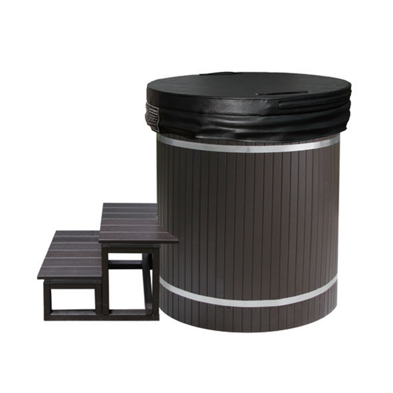 Cada din lemn cu adâncime rece